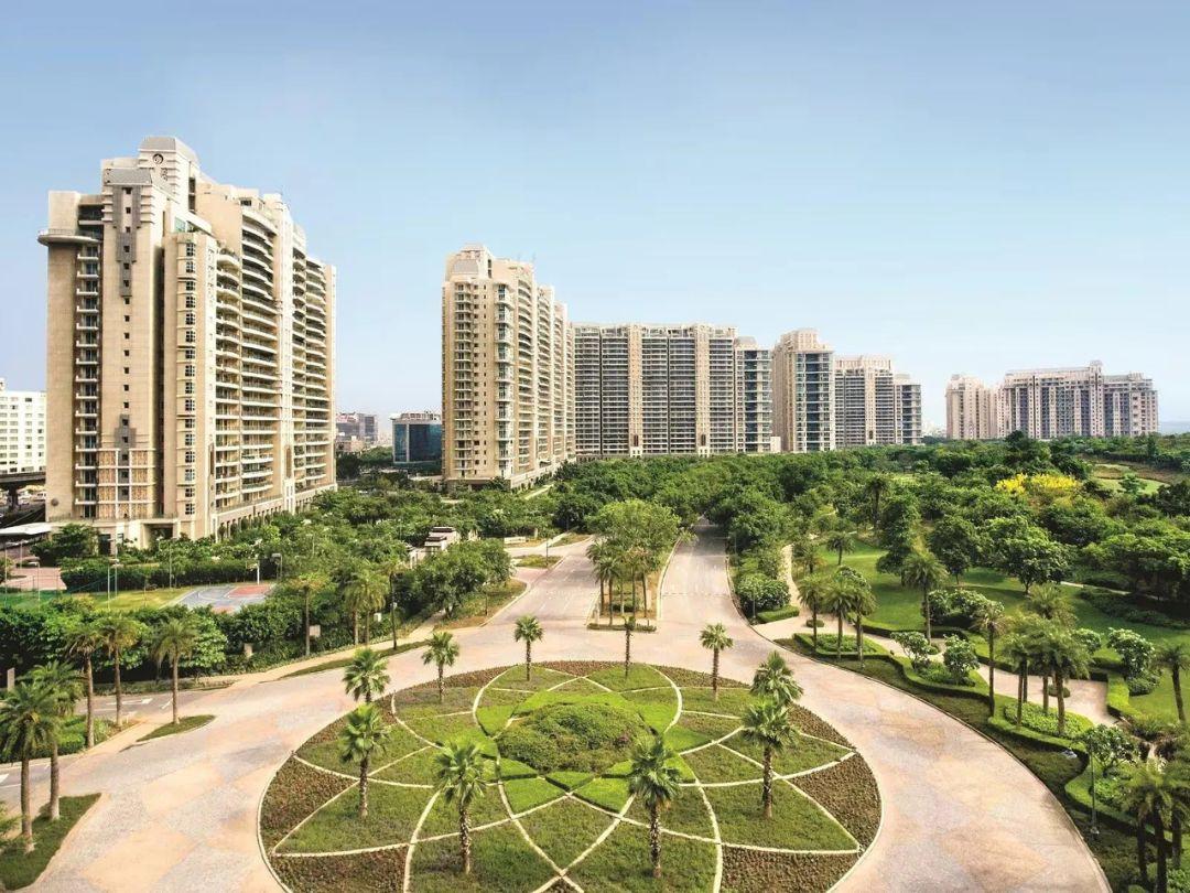 Landscaped Avenue